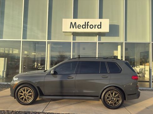 Used 2022 BMW X7 xDrive40i w/ M Sport Package image 7