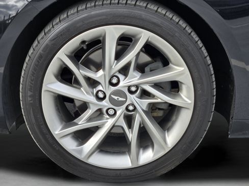 Used 2022 Genesis G70 2.0T image 40