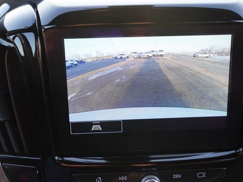 Used 2023 Chevrolet Traverse LT image 36