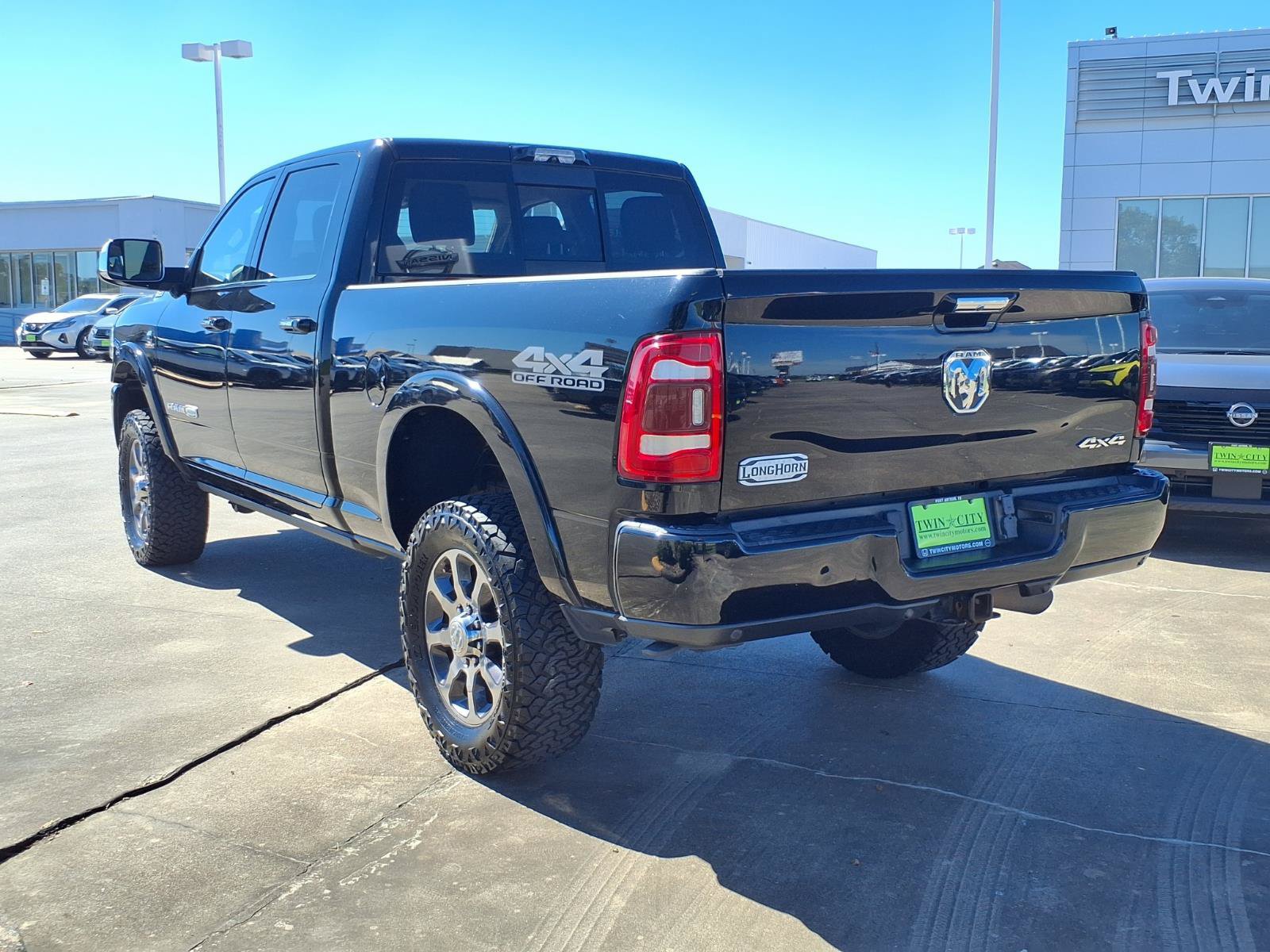 Used 2022 RAM 2500 Limited AWD/4WD image 2