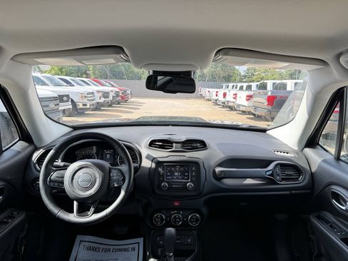Used 2016 Jeep Renegade Latitude AWD/4WD image 17