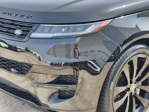 Used 2025 Land Rover Range Rover Sport SE AWD/4WD image 9