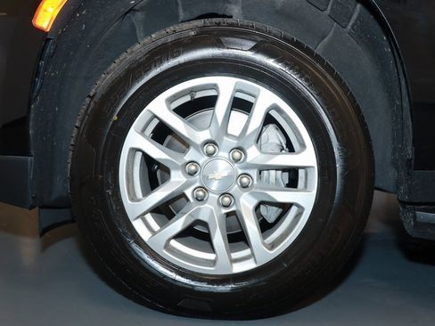 Used 2024 Chevrolet Suburban LT image 25