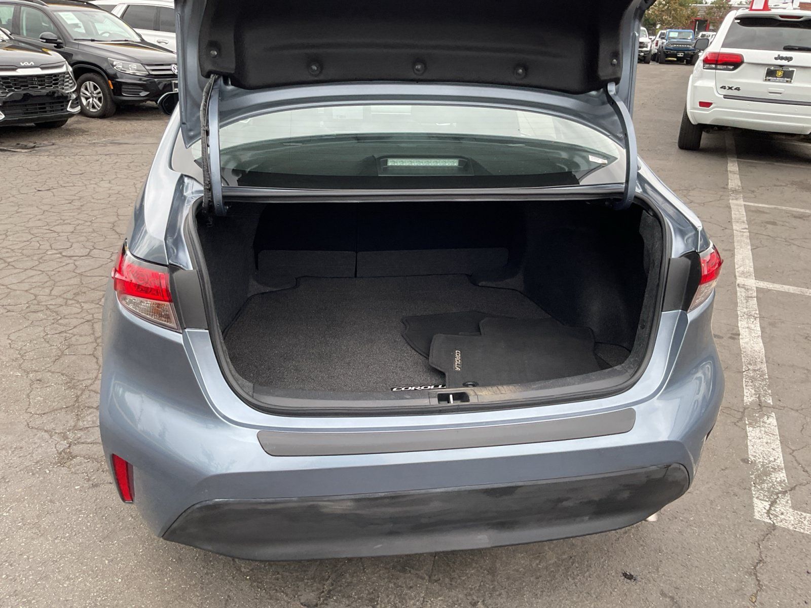 Used 2025 Toyota Corolla LE w/ LE Premium Package FWD image 25