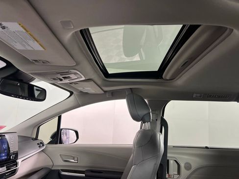 Used 2024 Toyota Sienna XLE image 24