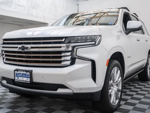 Used 2024 Chevrolet Tahoe High Country AWD/4WD image 3