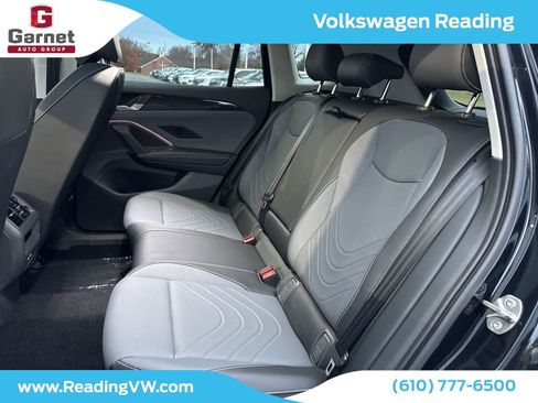 New 2025 Volkswagen Tiguan SE image 12