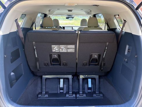 New 2026 Kia Carnival EX FWD image 31