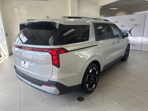 Used 2025 Kia Carnival EX FWD image 7