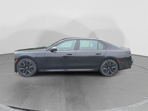 Used 2023 BMW 740i RWD image 2