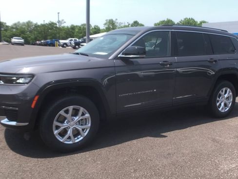 Used 2023 Jeep Grand Cherokee L Limited image 5
