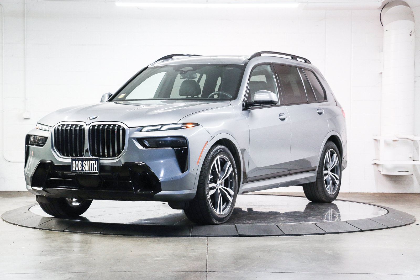 Certified 2024 BMW X7 xDrive40i w/ M Sport Package AWD/4WD image 3