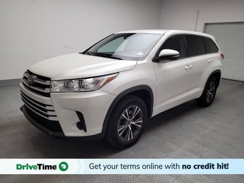 Used 2018 Toyota Highlander LE image 1