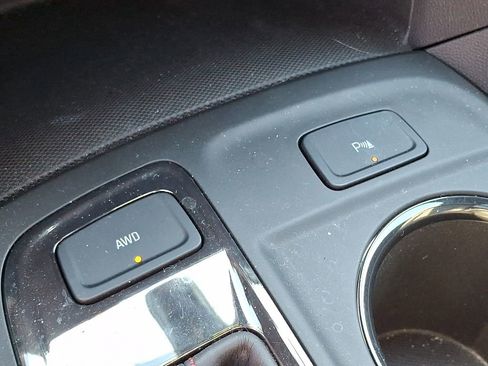 Used 2022 Chevrolet Equinox RS w/ RS Leather Package image 25