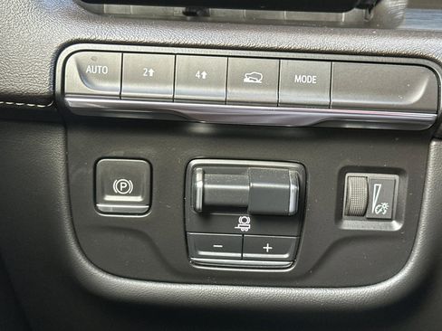 Certified 2022 Cadillac Escalade Sport w/ LPO, ONYX Package image 37