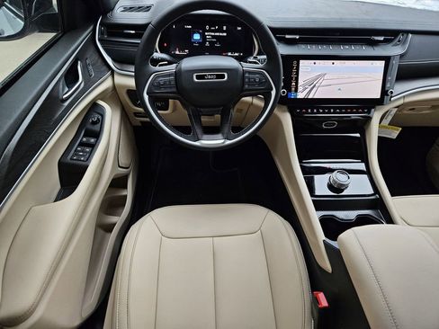 New 2026 Jeep Grand Cherokee Limited RWD image 12