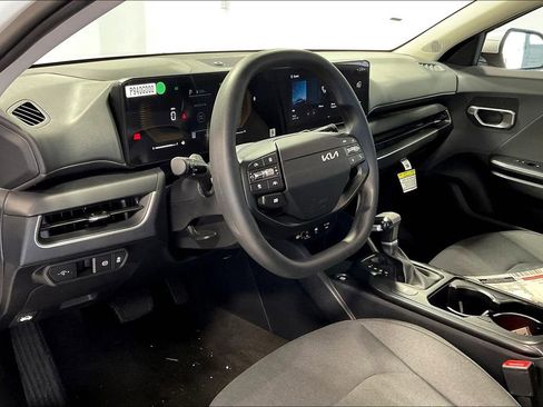 New 2025 Kia K4 LXS image 17