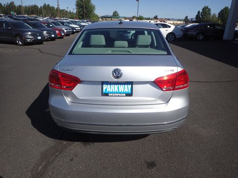 Used 2013 Volkswagen Passat TDI SE FWD image 4