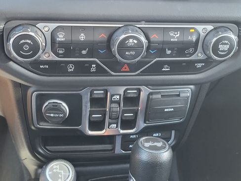 Used 2024 Jeep Wrangler Unlimited Sahara AWD/4WD image 21