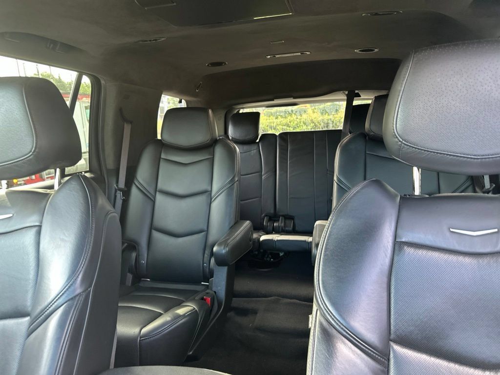 Used 2020 Cadillac Escalade Platinum w/ Escalade Sport Edition AWD/4WD image 36