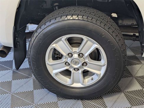 Used 2017 Toyota Tundra SR5 w/ SR5 Upgrade Package AWD/4WD image 10