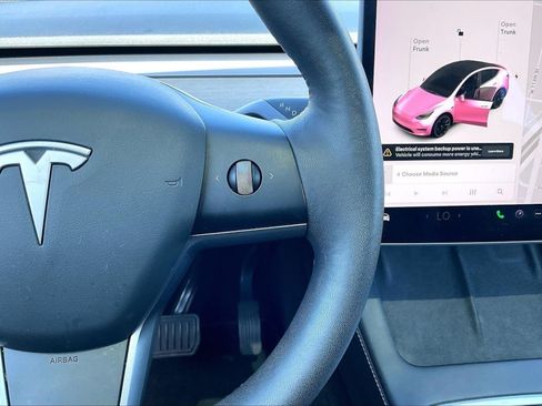 Used 2021 Tesla Model Y Long Range AWD/4WD image 18