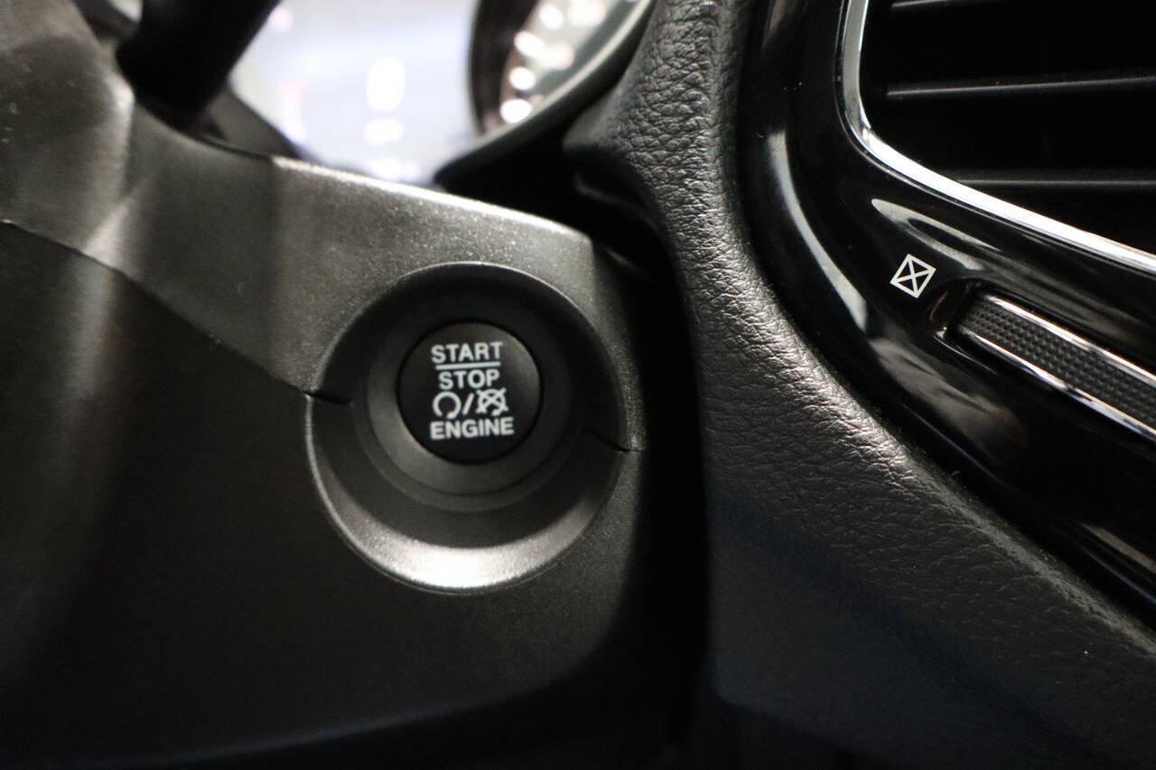 Used 2020 Jeep Compass Limited AWD/4WD image 19