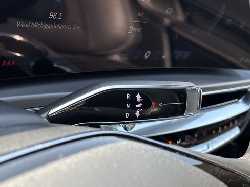 Used 2024 Cadillac Lyriq Tech AWD/4WD image 31