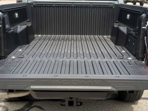 Used 2026 Toyota Tacoma TRD Off-Road AWD/4WD image 4