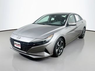 Used 2023 Hyundai Elantra SEL w/ Convenience Package FWD video 3