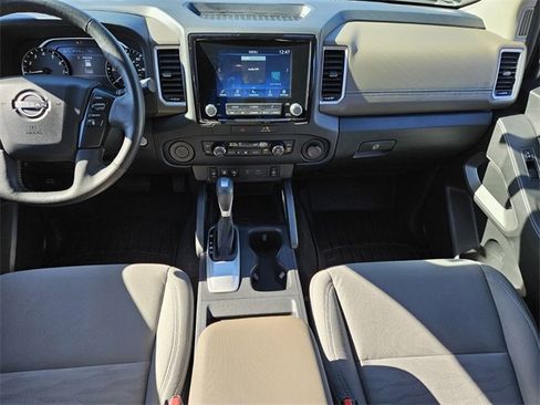 Used 2022 Nissan Frontier SV image 14