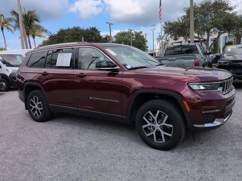 Used 2023 Jeep Grand Cherokee L Limited w/ Luxury Tech Group II AWD/4WD image 2
