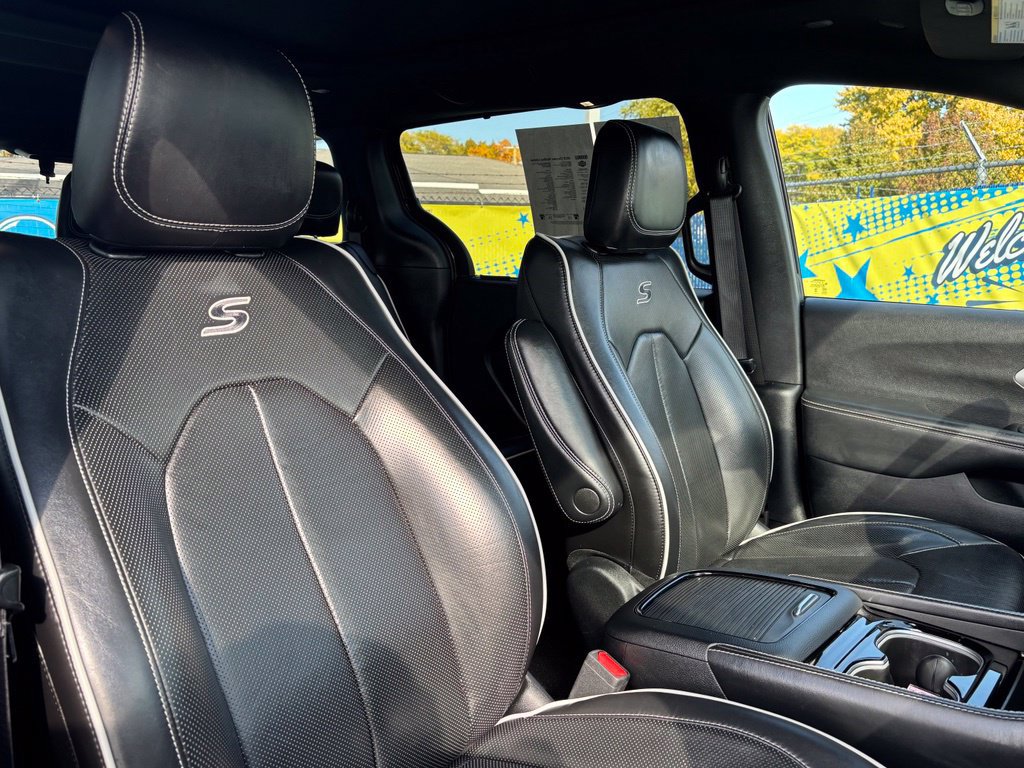 Used 2025 Chrysler Pacifica Limited FWD image 21