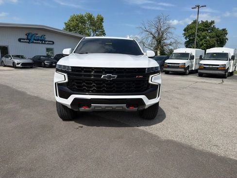 Used 2024 Chevrolet Suburban Z71 w/ Luxury Package AWD/4WD image 3