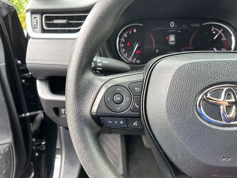 Used 2024 Toyota RAV4 XLE FWD image 29