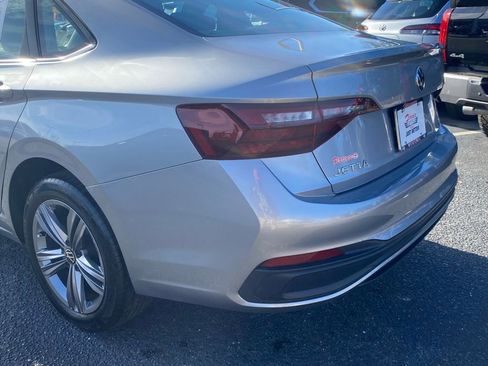 Used 2024 Volkswagen Jetta SE image 11