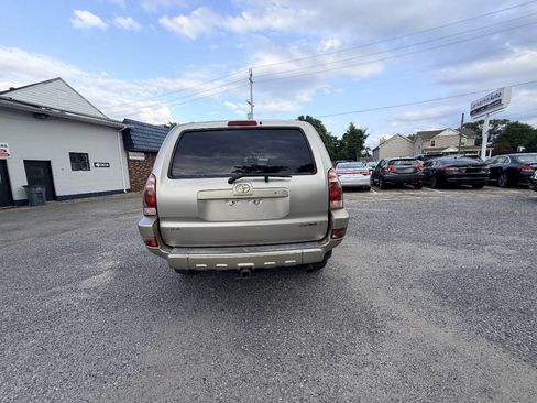 Used 2004 Toyota 4Runner SR5 AWD/4WD image 25