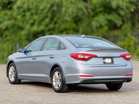 Used 2015 Hyundai Sonata SE w/ Option Group 09 FWD image 10