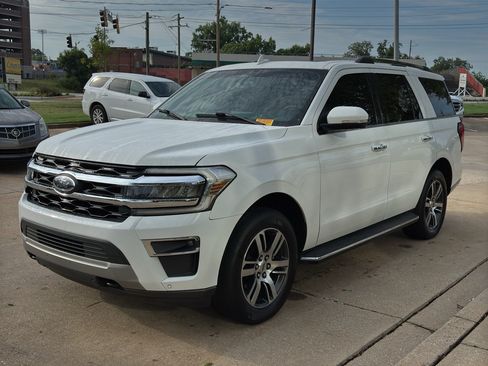 Used 2022 Ford Expedition Limited AWD/4WD image 4