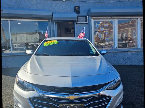 Used 2022 Chevrolet Malibu LT image 1