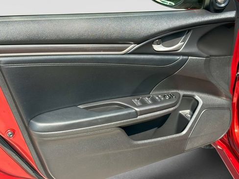 Used 2019 Honda Civic Touring image 17