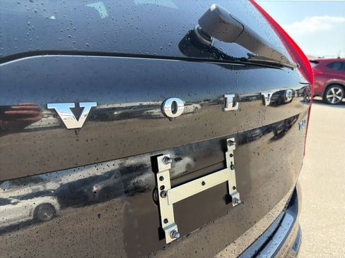 Used 2017 Volvo XC90 T6 Momentum w/ Vision Package AWD/4WD image 4
