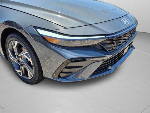 New 2026 Hyundai Elantra Limited FWD image 35