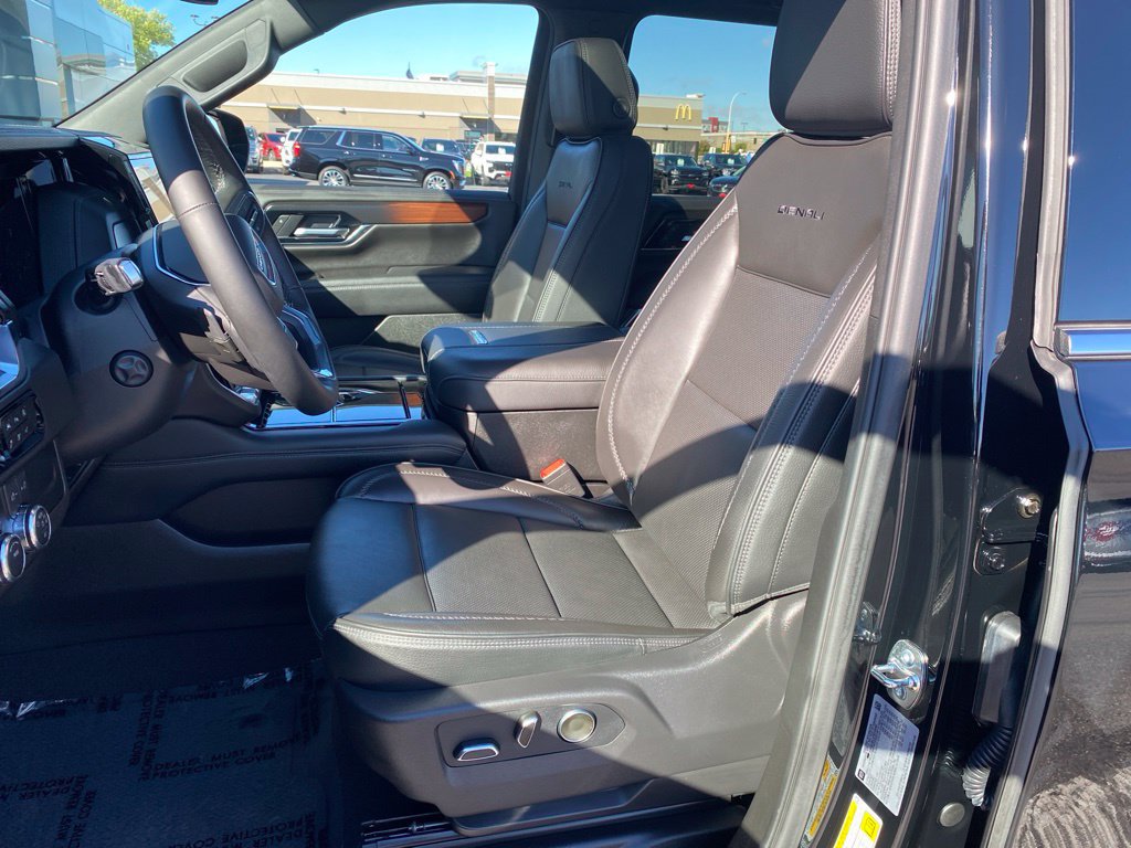 Used 2026 GMC Yukon XL Denali w/ Sun & Power Step Package AWD/4WD image 11