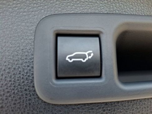 Used 2021 Toyota Highlander XLE AWD/4WD image 31