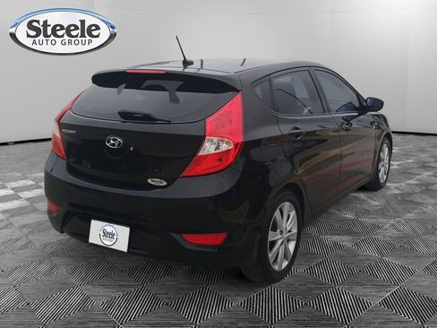 Used 2012 Hyundai Accent SE FWD image 4