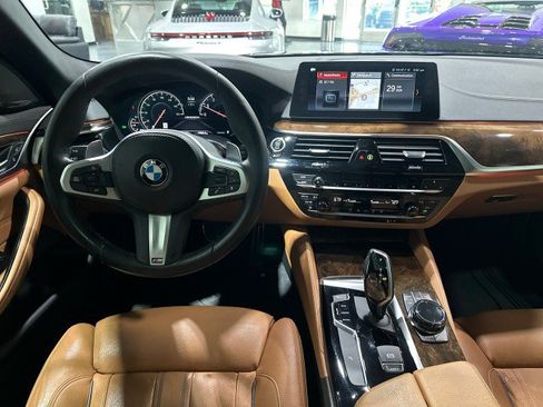 Used 2018 BMW M550i xDrive AWD/4WD image 39