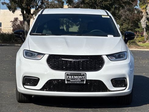 New 2026 Chrysler Pacifica Select image 8