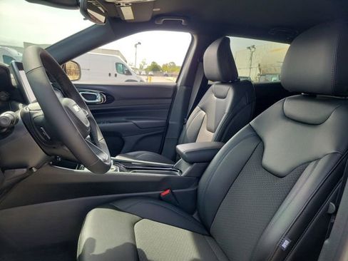 New 2026 Jeep Compass Latitude image 15