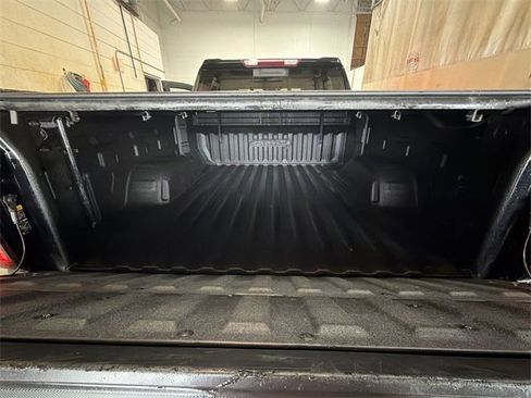 Certified 2022 GMC Sierra 1500 AT4 w/ AT4 Preferred Package image 24